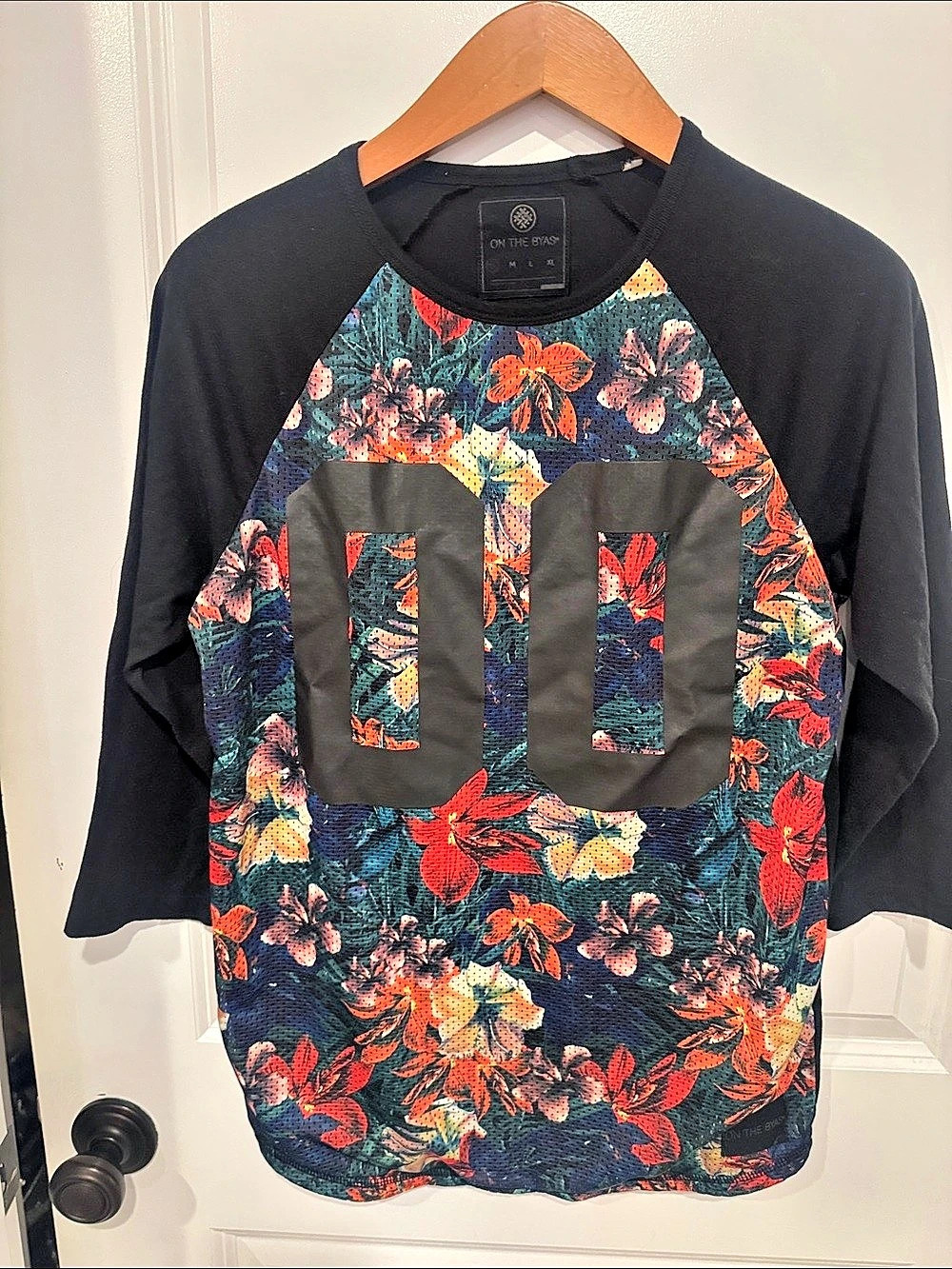 On The Byas Floral Raglan Long Sleeve Tee in Black & Multicolor Size small